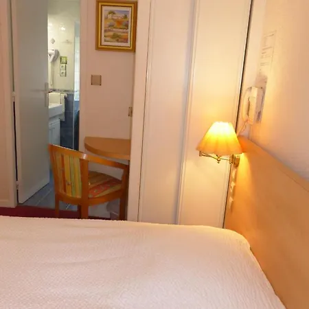 Hotel Logis Hotel Restaurant Auberge De L'Isard 3*