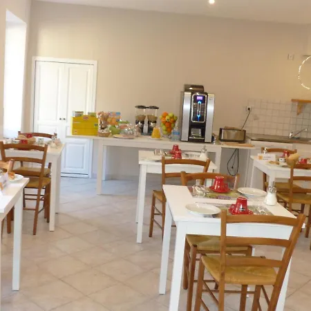 Logis Hotel Restaurant Auberge De L'Isard 3* Saint-Lary-Soulan