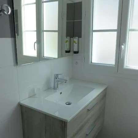 Hotel Logis De L'isard Saint-Lary (Ariege)