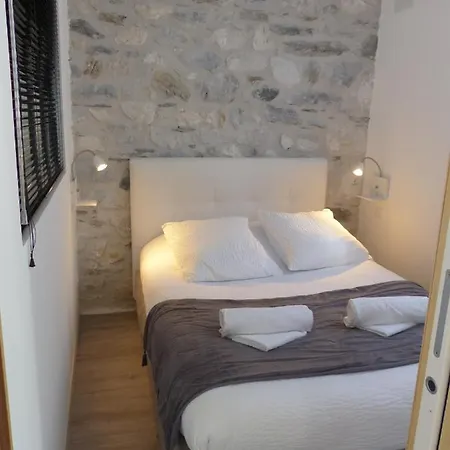 Hotel Logis Hotel Restaurant Auberge De L'Isard 3*