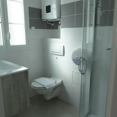 Logis Hotel Restaurant Auberge De L'Isard 3*