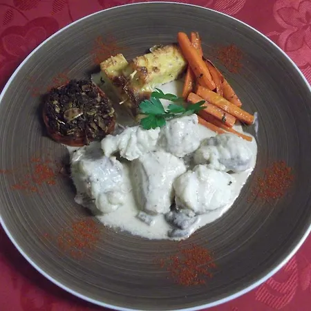 Logis Hotel Restaurant Auberge De L'Isard Saint-Lary-Soulan