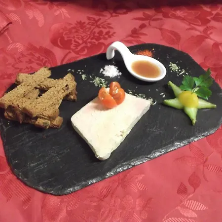 Logis Hotel Restaurant Auberge De L'Isard Hotel 3*