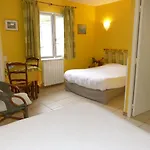 Logis De L'isard فندق